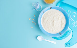 Cum să prepari ușor și corect laptele praf pentru bebeluși