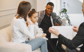 Cum terapia de familie poate ajuta la îmbunătățirea comunicării și a relațiilor în viața de familie