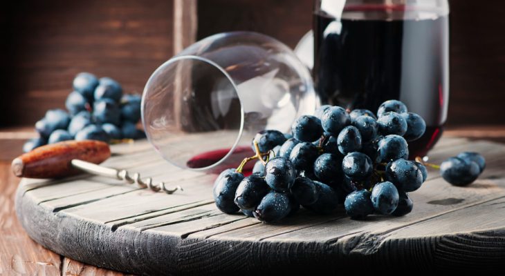 Vinul albastru: cât de sănătos este de fapt?