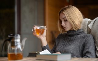 Ceai de Sânziene: beneficii și contraindicații ale acestui leac